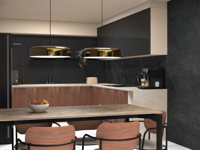 Cucina aziendale con ante in legno, pareti scure, pensili chiari e lampade sospese in ottone lucido