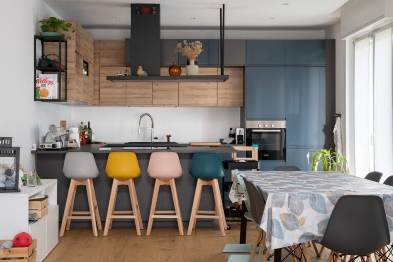 Cucina blu petrolio legno stile nordico Milano - Design AD2ARCHITECTS