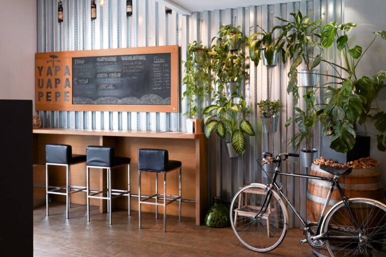 Arredamento ristorante Monza stile eclettico - Design AD2ARCHITECTS