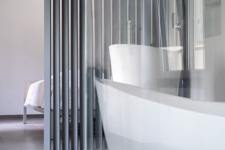 Vasca da bagno freestanding camera da letto - Ristrutturazione suite AD2ARCHITECTS