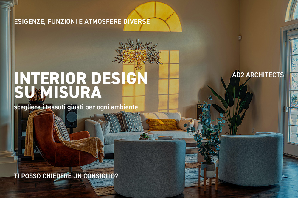 Living moderno con arredi su misura, poltrone in tessuti diversi e luce naturale, esempio di interior design personalizzato a Monza realizzato da AD2 Architects.