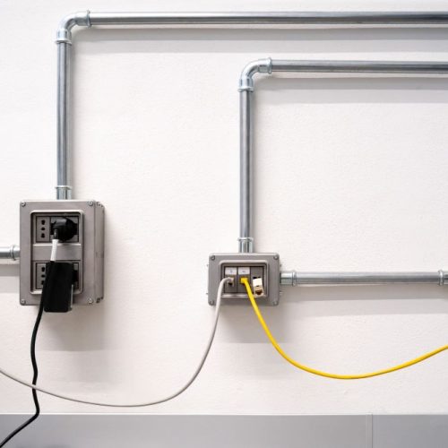 Impianto elettrico a vista design industrial - Progettazione uffici AD2ARCHITECTS Milano